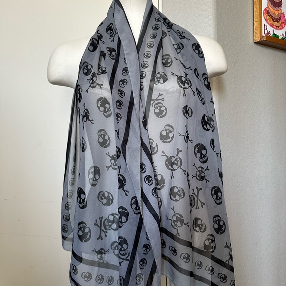Large Sheer Skull Scarf - Picture 3 of 3